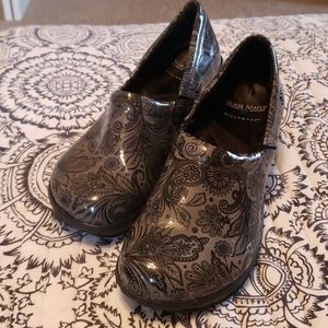 Nurse Mates Pillow Top Slip Risistant Shoes